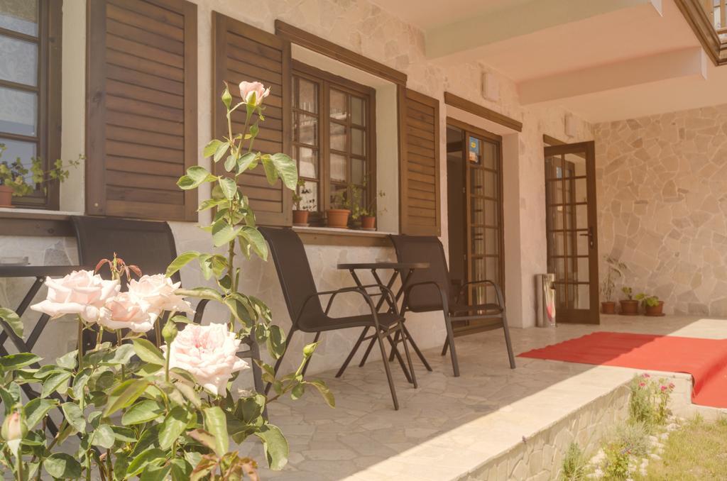 Pensiunea Carol Floreşti Exterior foto